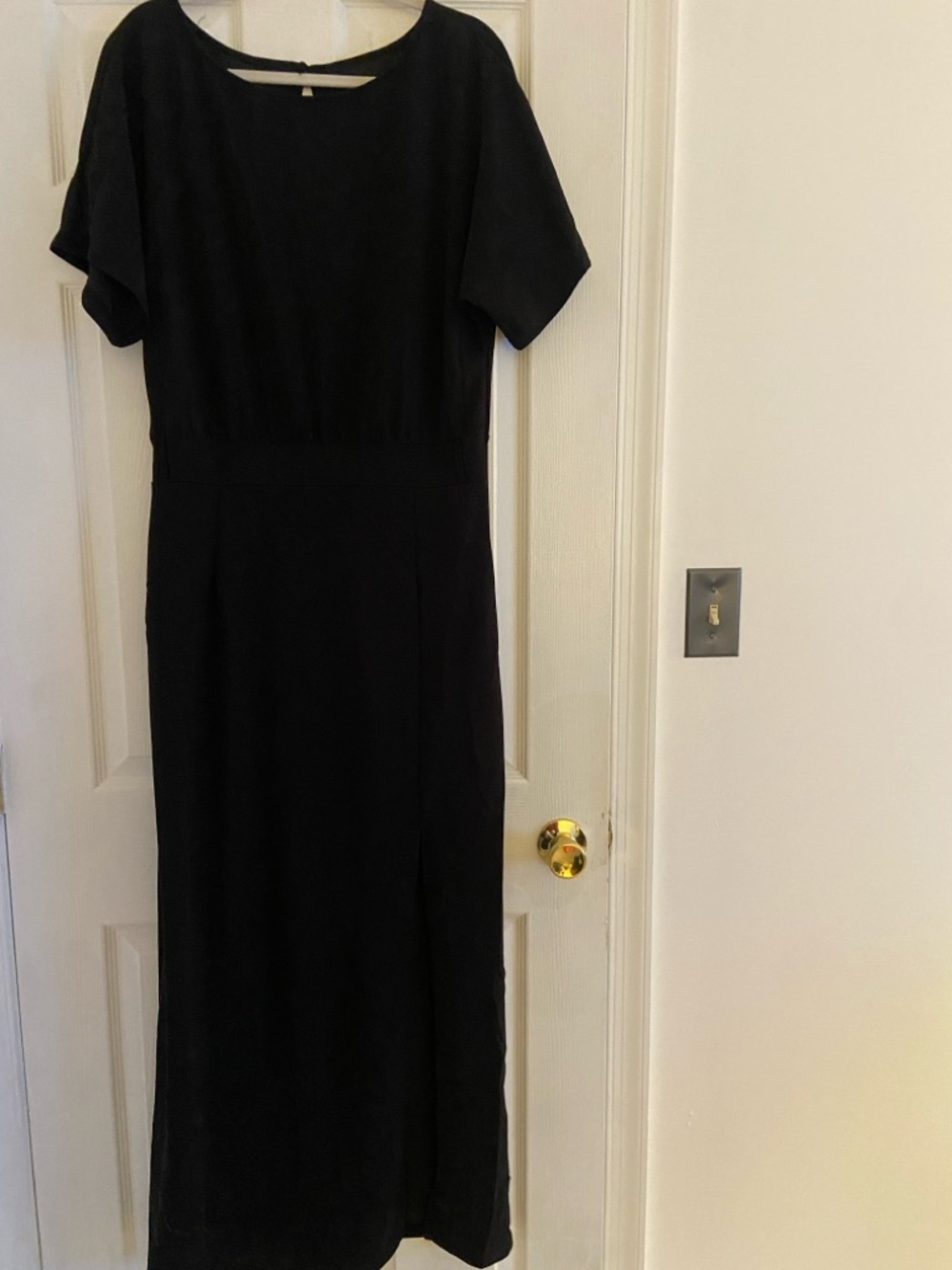 Black Short-Sleeve Midi Dress - Classic Women's Dress